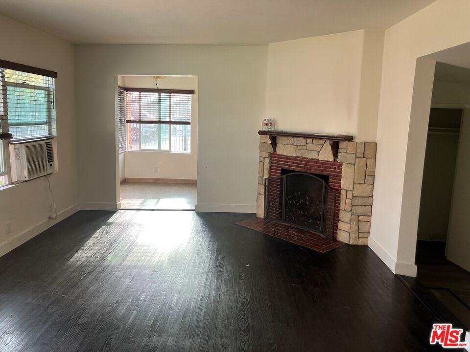 271 W Ash Avenue