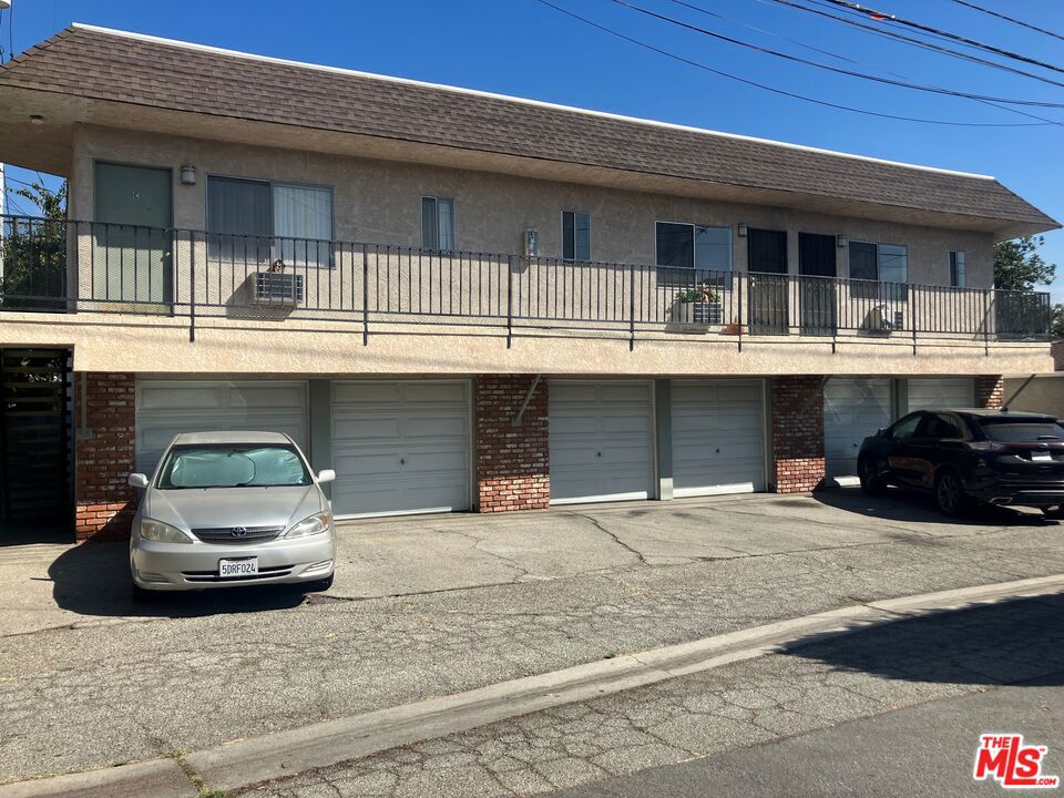 271 W Ash Avenue