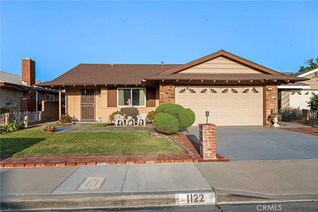1122 Angelcrest Drive