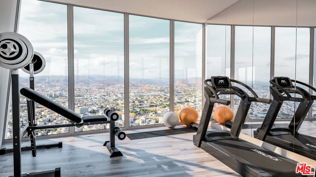 United States, 6 Bedrooms Bedrooms, ,5 BathroomsBathrooms,Residential,Active,90408