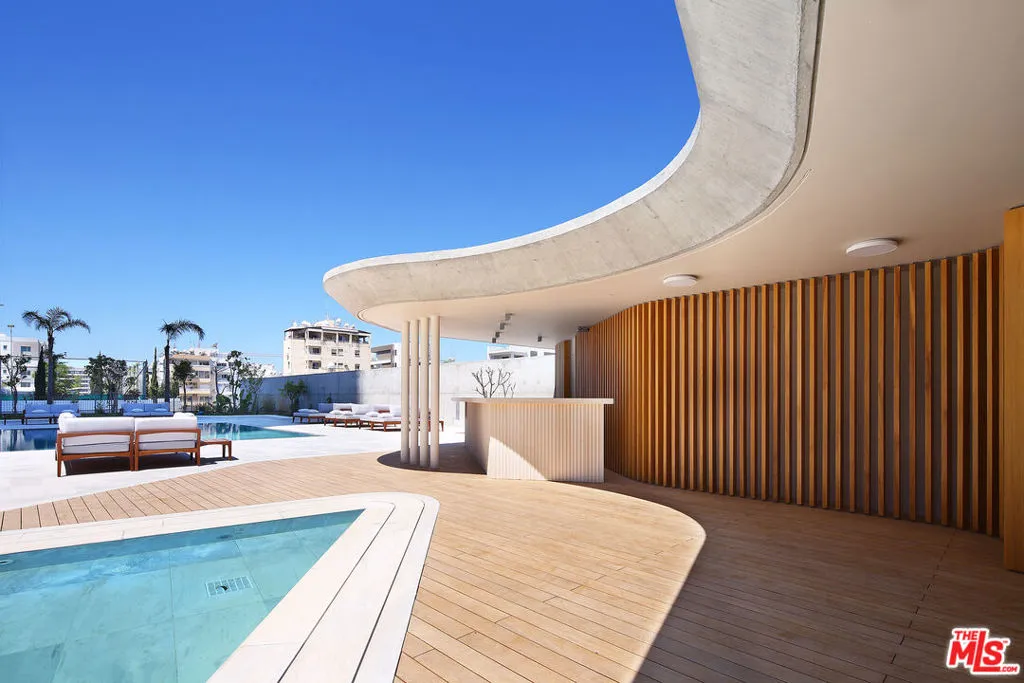 United States, 6 Bedrooms Bedrooms, ,5 BathroomsBathrooms,Residential,Active,90408