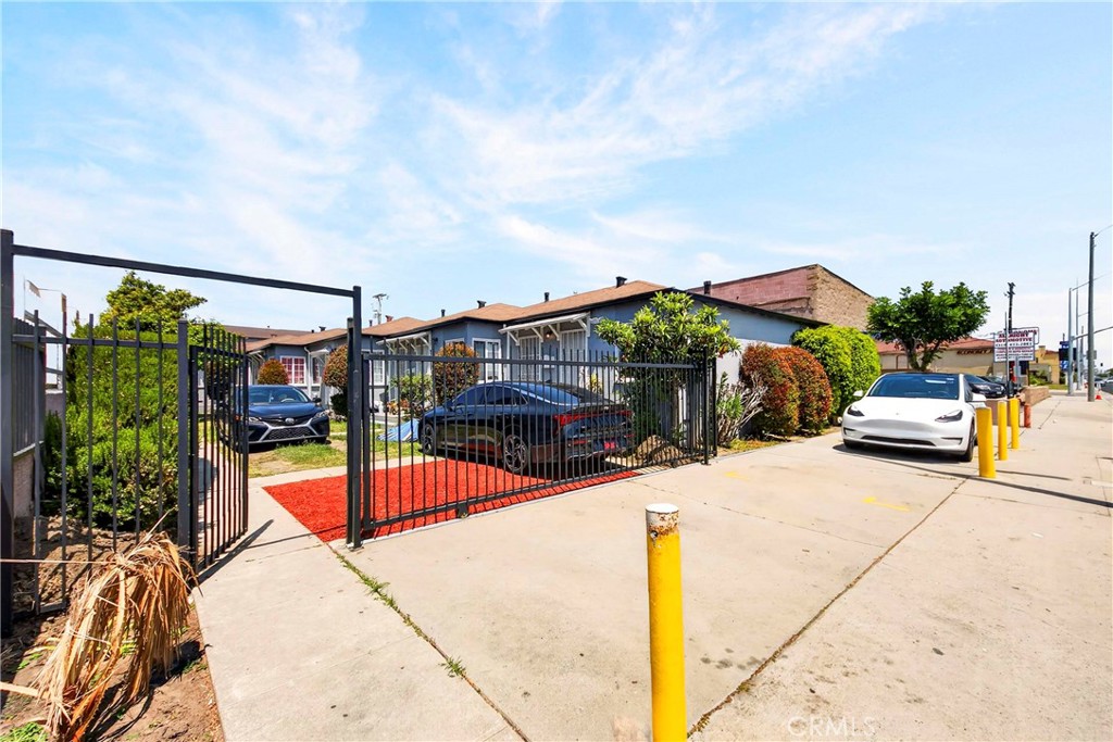 511 W Manchester
