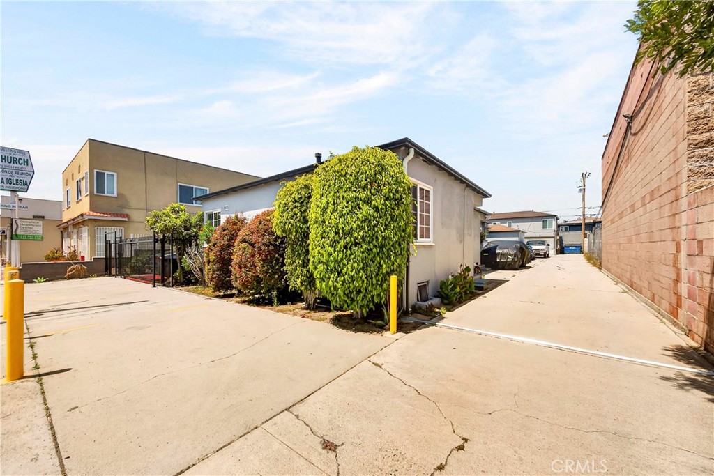 511 W Manchester