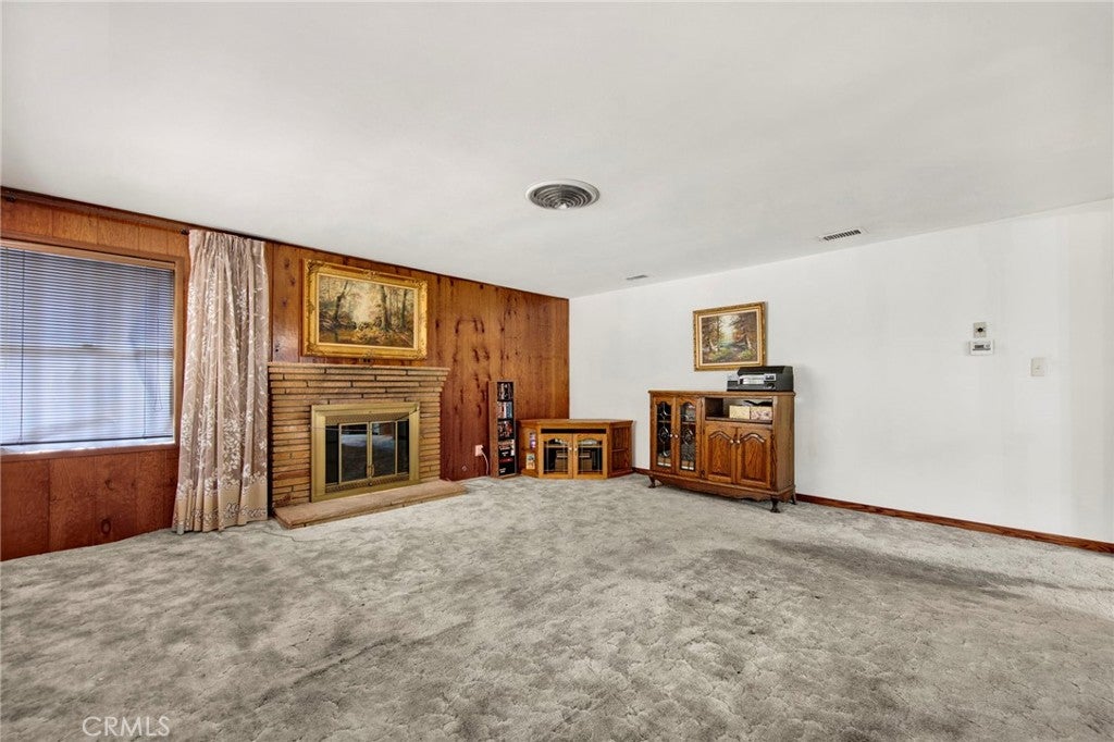 3255 Montrose
