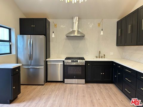 17209 Keswick Street Lake Balboa CA 91406