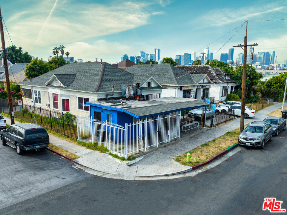 The property is well located on a busy street in Los Angeles and only 5 minutes away from the heart of Downtown LA. The rentable space is approximately 540 sq ft, with an additional sitting patio space with built-in benches. It has no parking spots, but does have a designated temporary parking space in front for pick-up. This location is perfect for a restaurant, commissary kitchen, ghost kitchen, or commercial catering kitchen. The kitchen space is not equipped and ready for the new tenant to build out as needed.