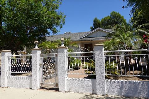 Photo of 5924 Lindley Avenue, Encino, CA 91316 (MLS # GD26087907)