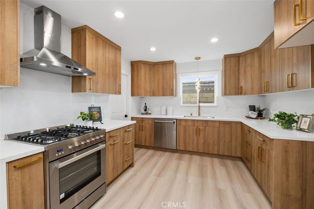 Photo of 16652 Busby Ln, Huntington Beach, CA 92647 (MLS # OC25241985)