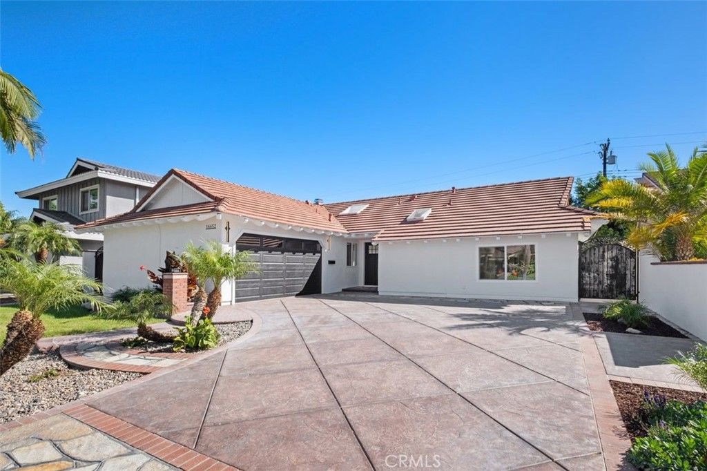 Photo of 16652 Busby Ln, Huntington Beach, CA 92647 (MLS # OC25241985)