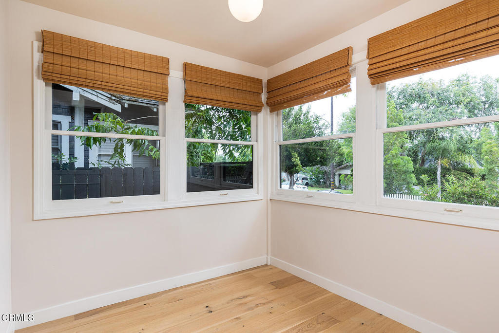Properties 4 987 Bell Street