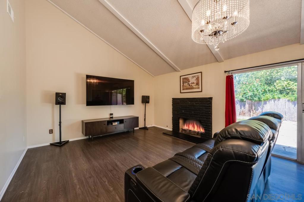 4224 Governor Dr