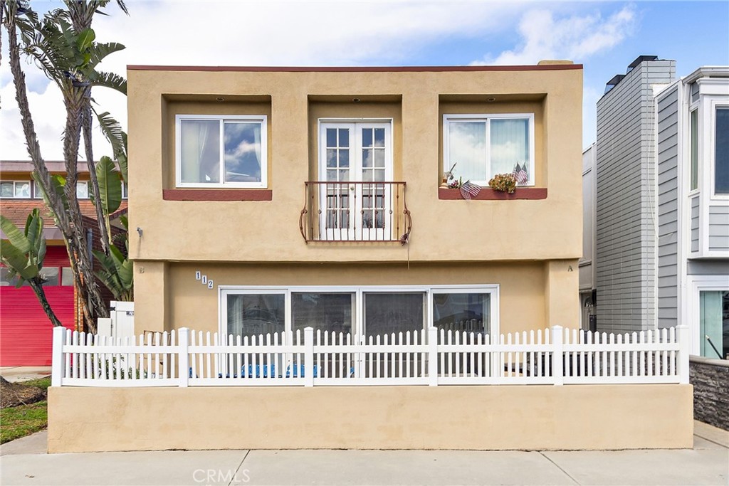 This newly remodeled 2-bedroom, 1-bath downstairs unit on the Balboa Peninsula offers the perfect blend of comfort and coastal living. Nestled between the beach and the bay, the bright and airy space features new flooring, a brand-new kitchen with all-new appliances, and an in-unit washer and dryer. Enjoy the private patio with western exposure; a BBQ, outdoor table, and fireplace, all included in the rent if desired. Conveniently located near The Galley Café, Lombardy’s Market, and Balboa Village, with local shops and recreational activities, this location makes it easy to enjoy the best of Newport Beach.