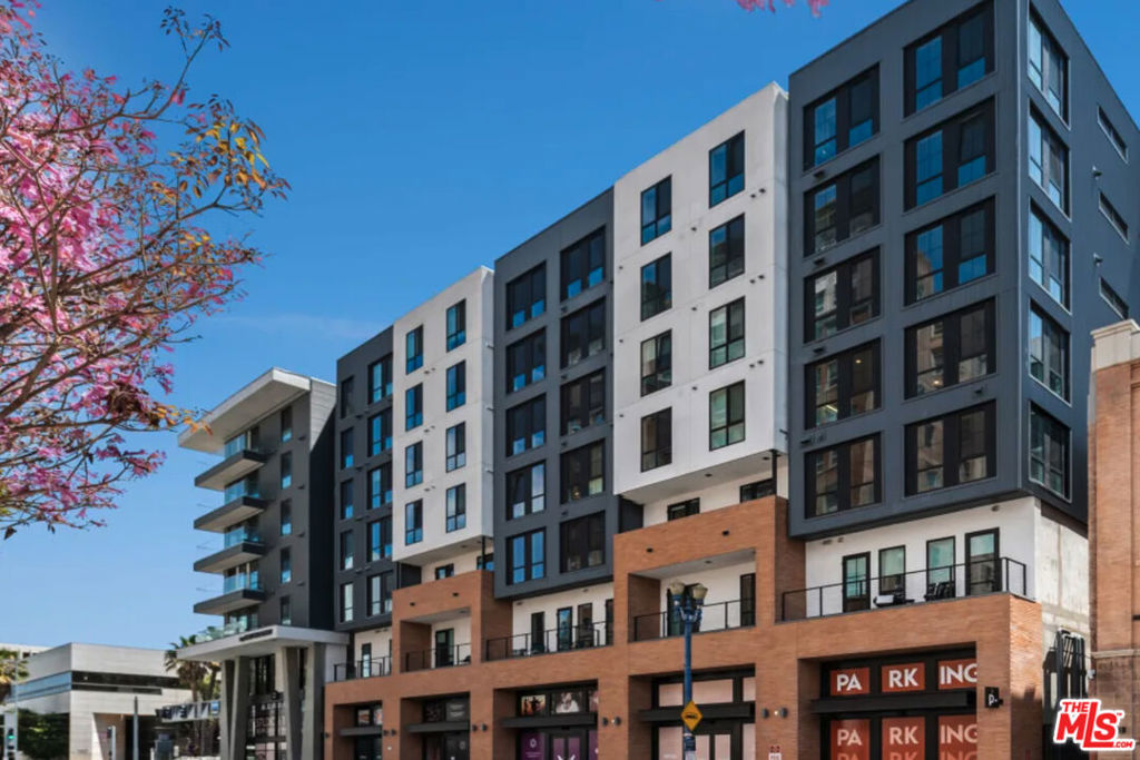This elegant 1BD/1BA apartment home is available immediately! Get ready to experience modern elegance and endless excitement! From its bold industrial architecture and velvet accents to its custom art pieces, this community is an architectural marvel that celebrates Long Beach's vibrant, eclectic style, combining classic old-school glamor with modern Art Deco touches. The community honors its city's proud history with vivid murals painted by local artists, and its plush interiors give residents a place they can truly call home. The communal spaces are designed to inspire and empower your creative spirit. Whether it's a stress-reducing dip in the pool, a workout in our private fitness center, or a meeting venue with breathtaking views from the roof deck you'll find it all here. Take advantage of the outdoor lounges for ultimate relaxation and mingling. filled with brag-worthy modern features, enhanced by high-end finishes and a soothing color palette. Live large in Long Beach in this striking apartment home with natural light, open floor plan, in-unit washer/dryer, and air conditioning. The sleek and spacious apartment home is thoughtfully curated with finishes such as plank flooring, designer fixtures, and quartz countertops. Photos may consist of similar model units and virtually staged renderings.