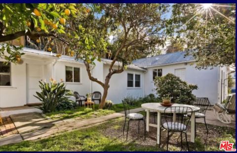 Photo of 1437 17th Street #B, Santa Monica, CA 90404 (MLS # 26841605)