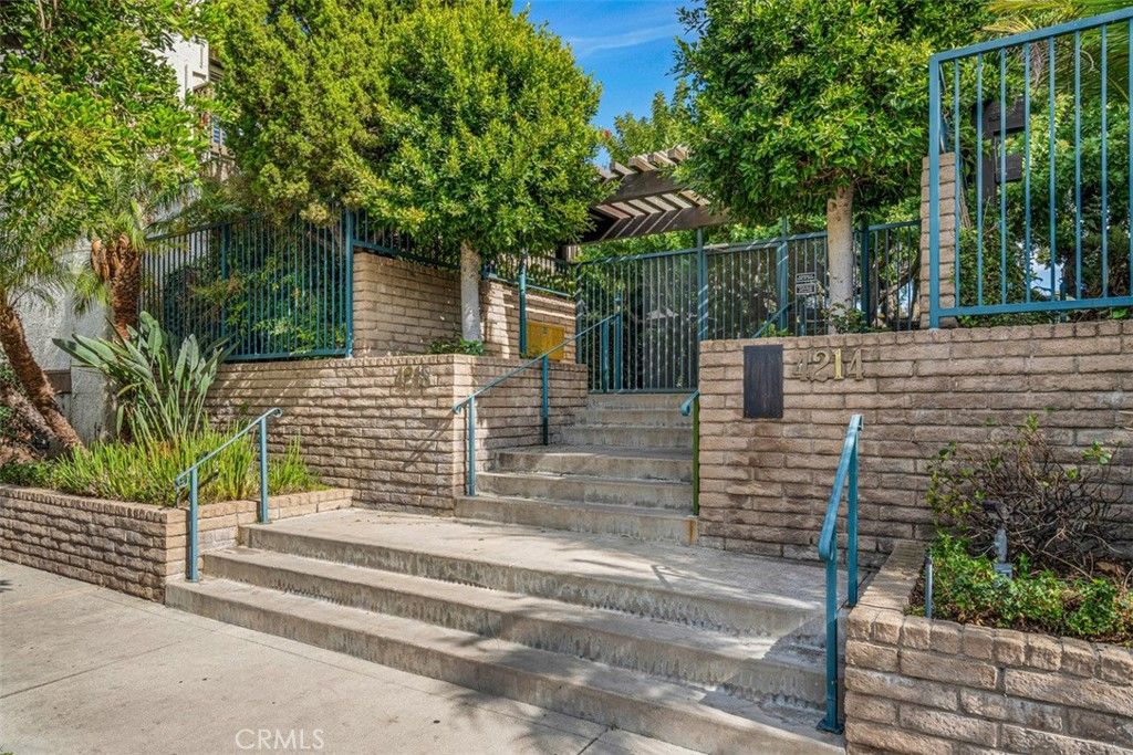 Photo of 4218 Troost #20, Studio City, CA 91604 (MLS # OC25238523)