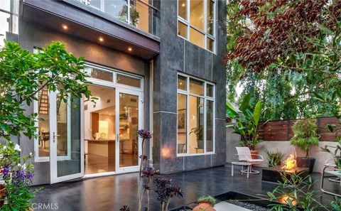 Photo of 117 Park Place, Venice, CA 90291 (MLS # SB26010406)