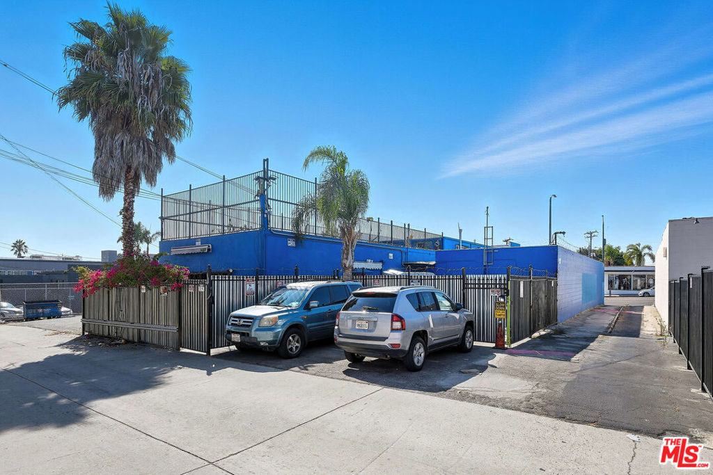 1692 Centinela Avenue A