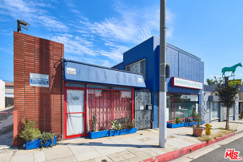 1692 Centinela Avenue A