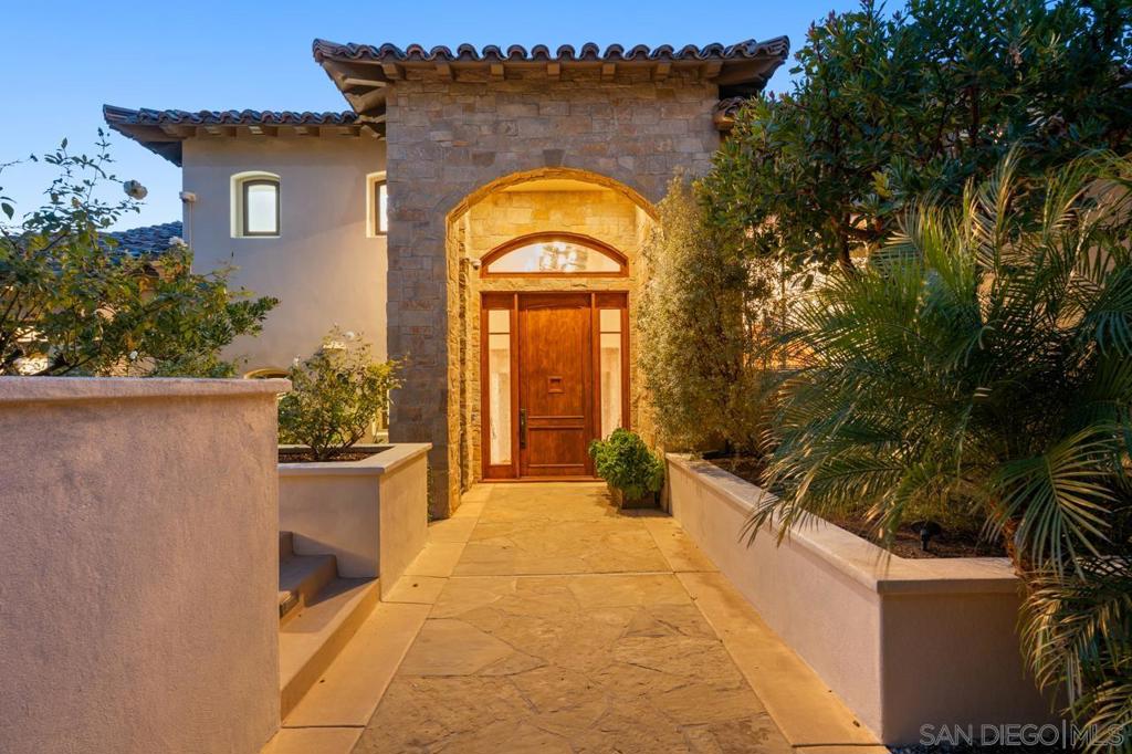 8080 La Jolla Scenic Dr N