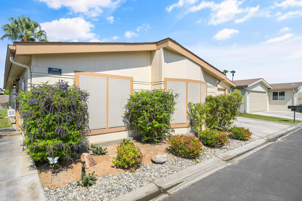 Desert Sands Mobile - Manufactured In Park