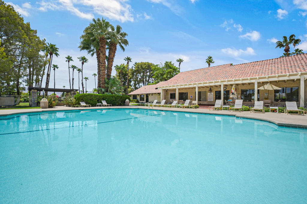 Desert Sands Mobile - Manufactured In Park