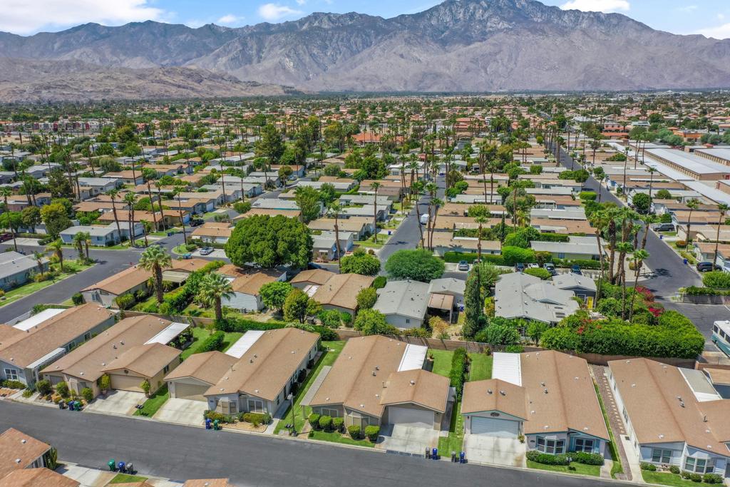 Desert Sands Mobile - Manufactured In Park