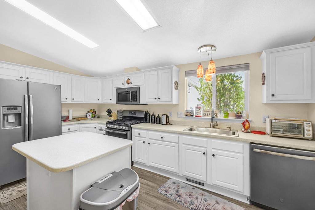 Desert Sands Mobile - Manufactured In Park