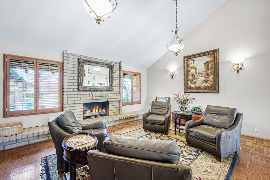 Desert Sands Mobile - Manufactured In Park