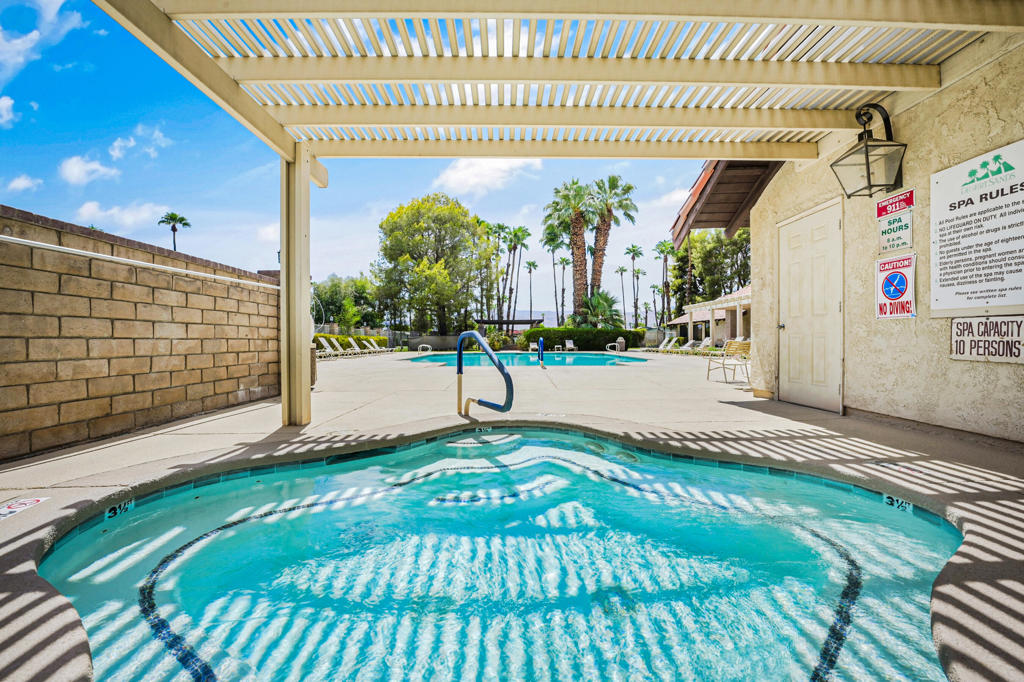 Desert Sands Mobile - Manufactured In Park