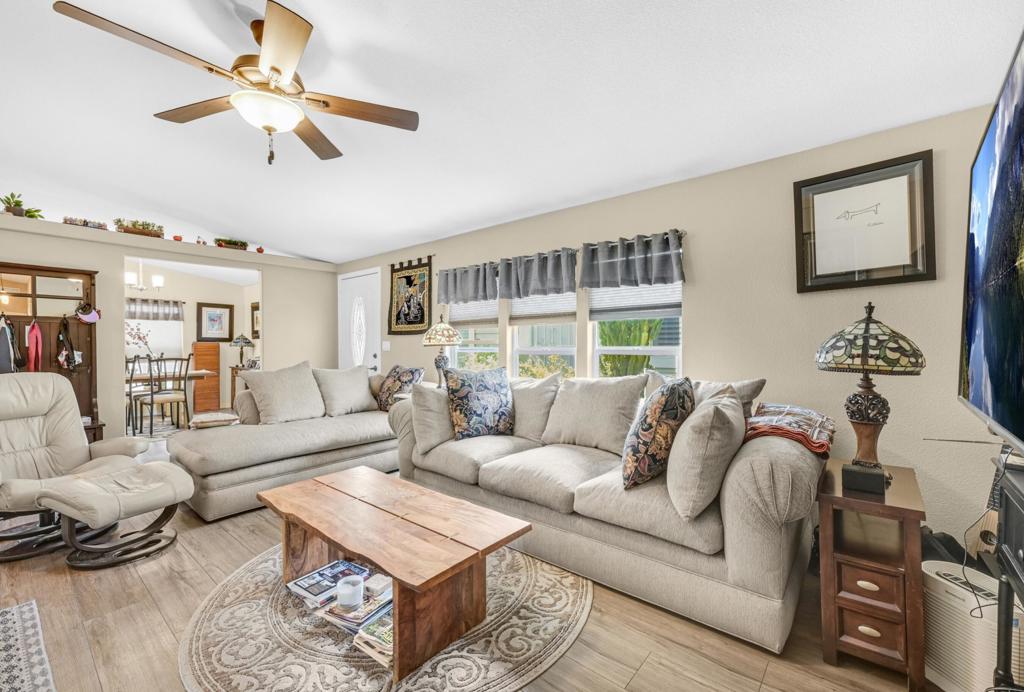 Desert Sands Mobile - Manufactured In Park