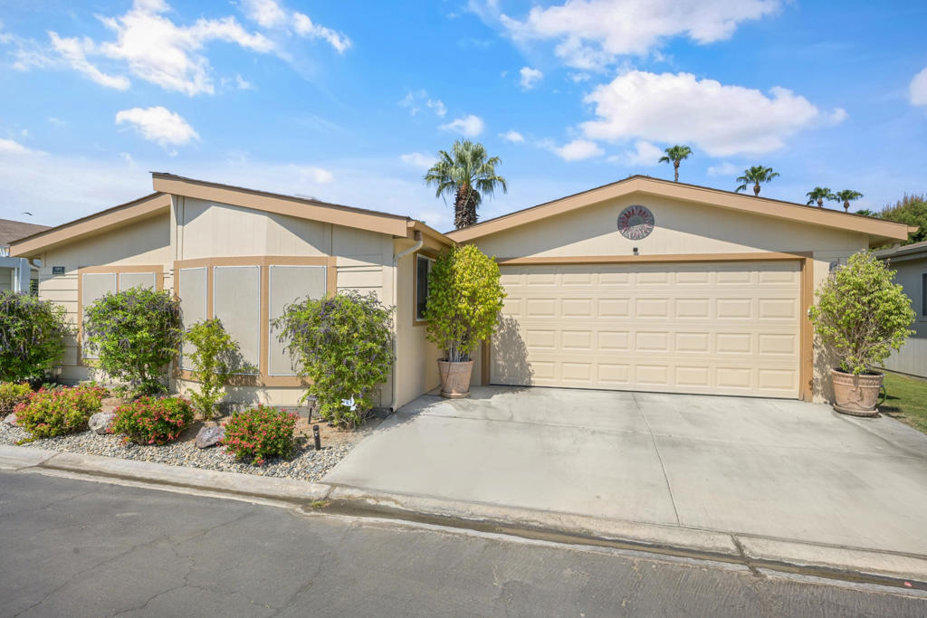 Desert Sands Mobile - Manufactured In Park