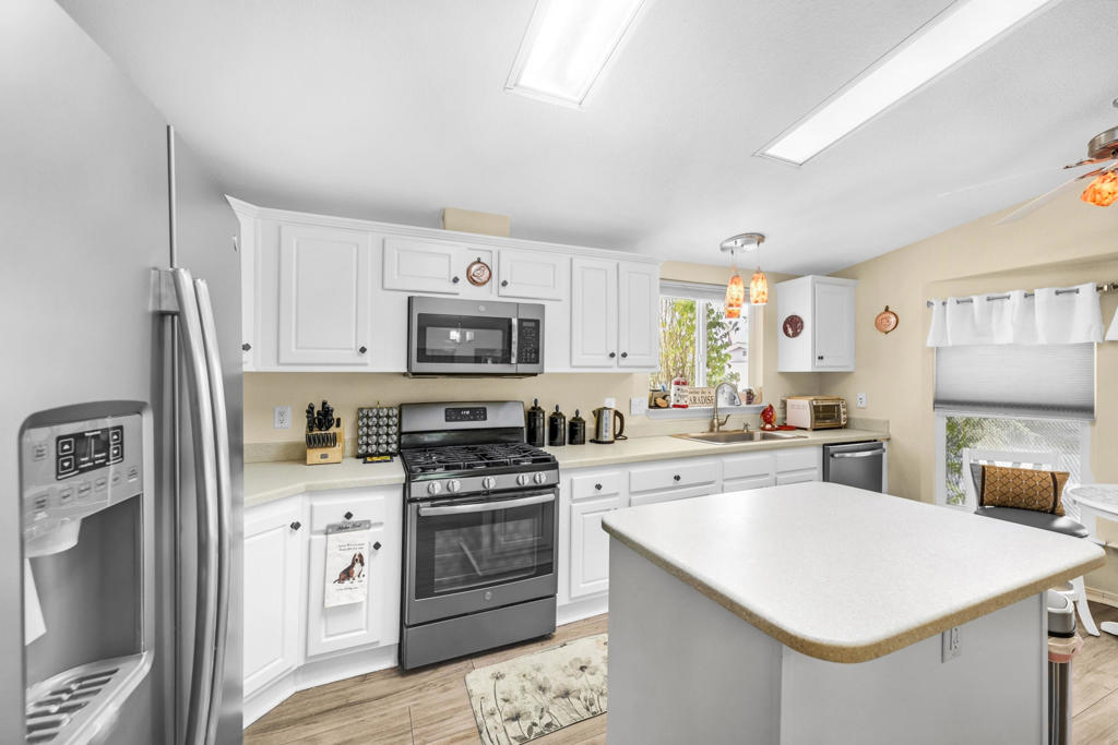 Desert Sands Mobile - Manufactured In Park