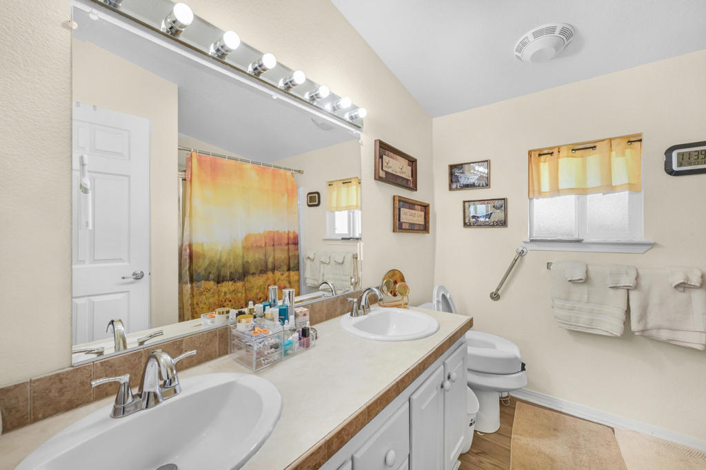 Desert Sands Mobile - Manufactured In Park