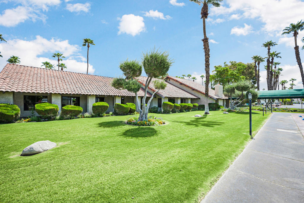 Desert Sands Mobile - Manufactured In Park