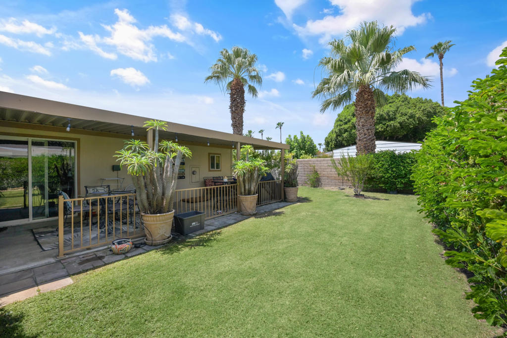 Desert Sands Mobile - Manufactured In Park