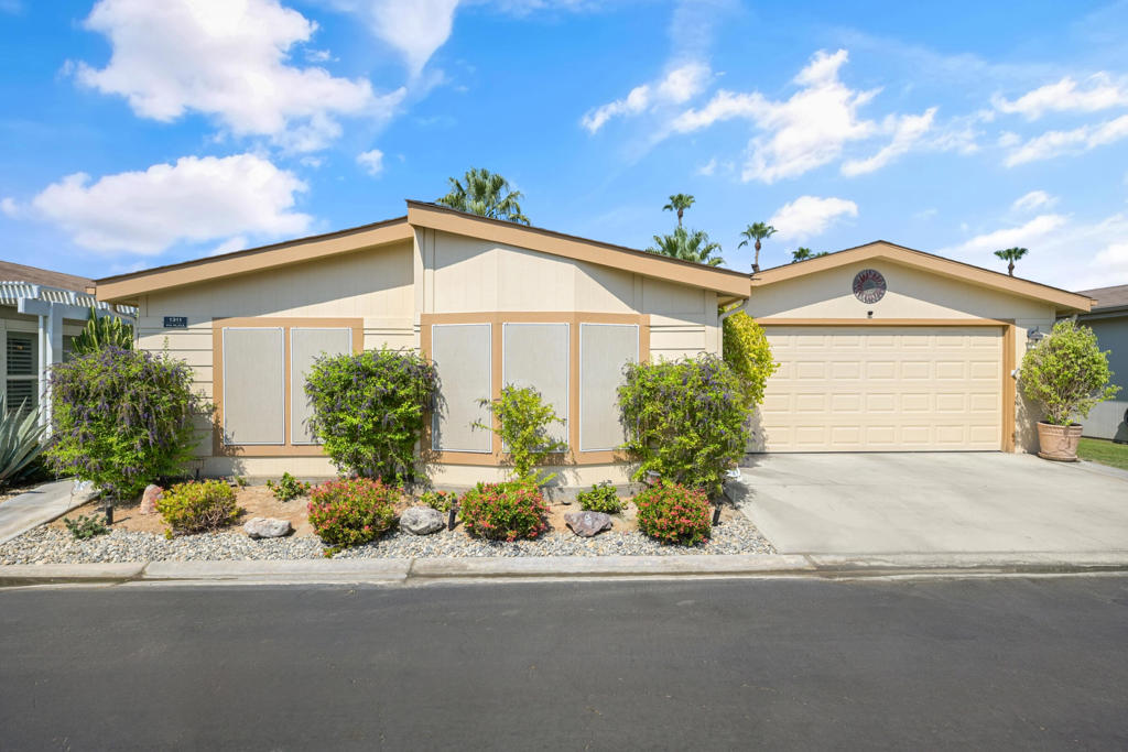 Desert Sands Mobile - Manufactured In Park