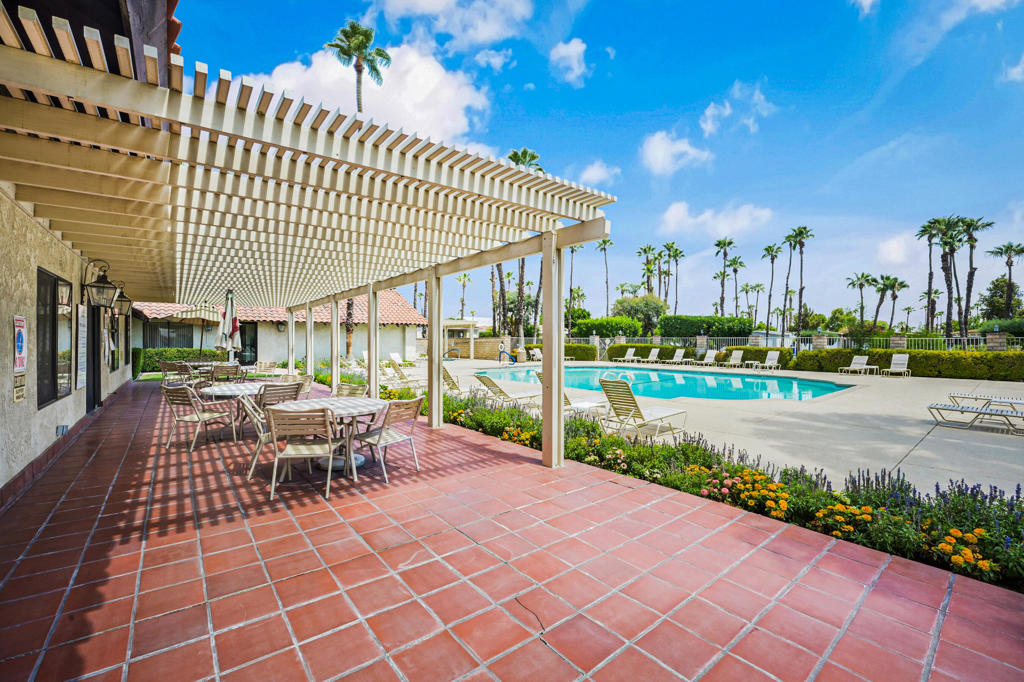 Desert Sands Mobile - Manufactured In Park