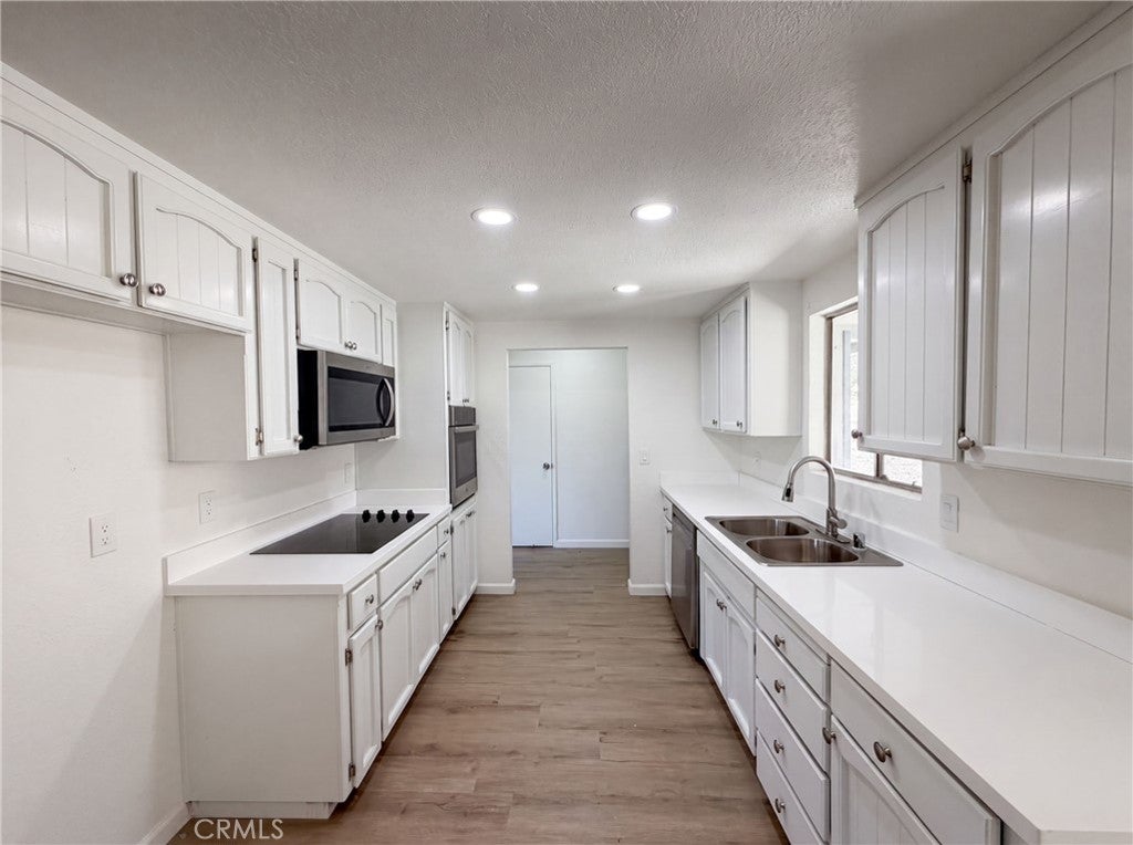 6041 Thornicroft
