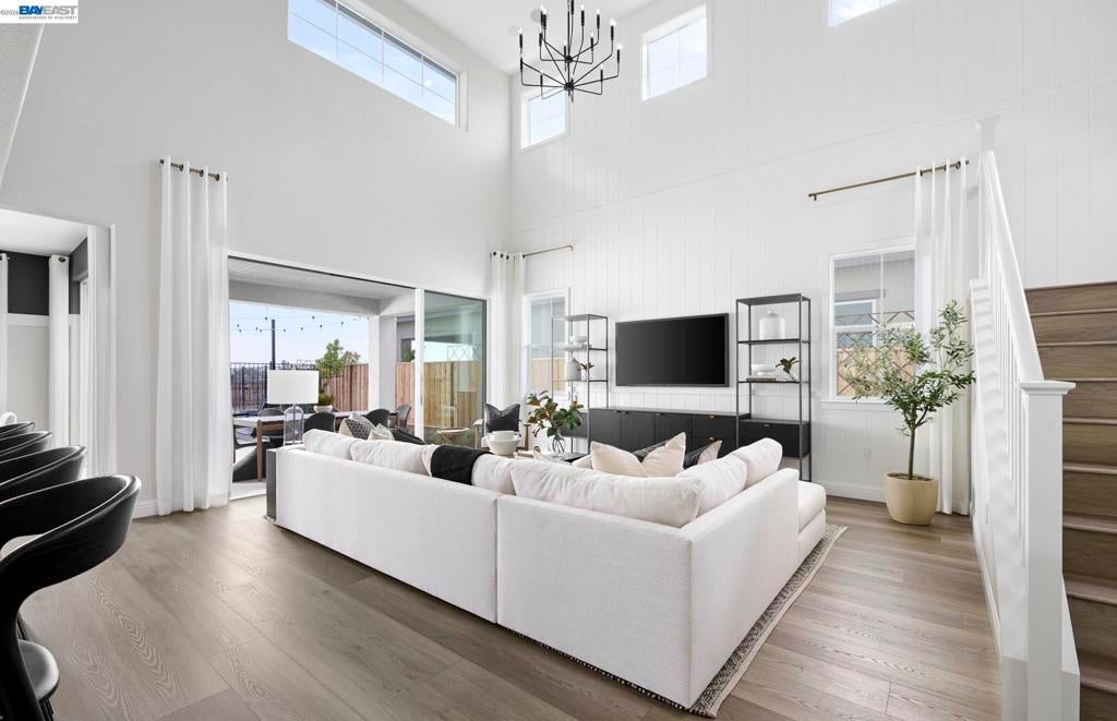 310 Hemingway Lane