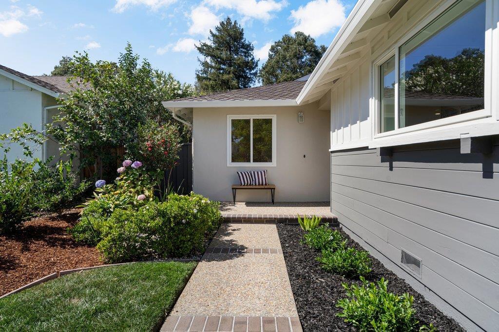 117 Hollycrest Drive