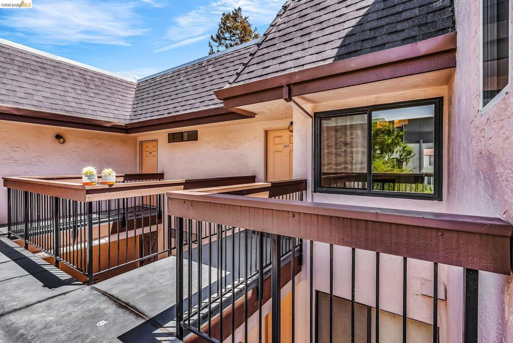 417 Evelyn Ave 205