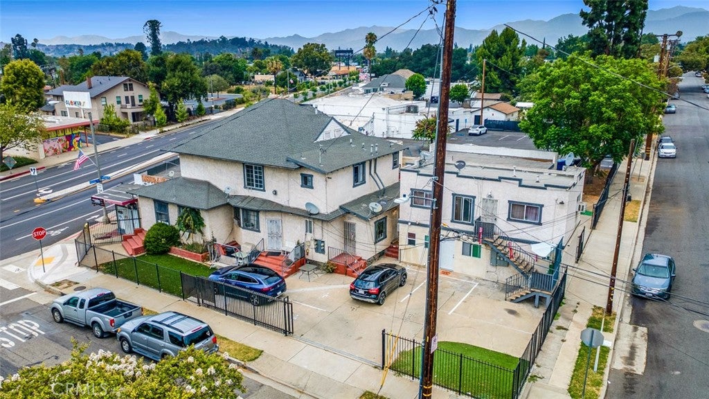702 N Garey
