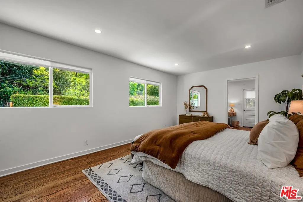 Beverly Hills, California 90210, United States, 5 Bedrooms Bedrooms, ,5 BathroomsBathrooms,Residential,Active,164028