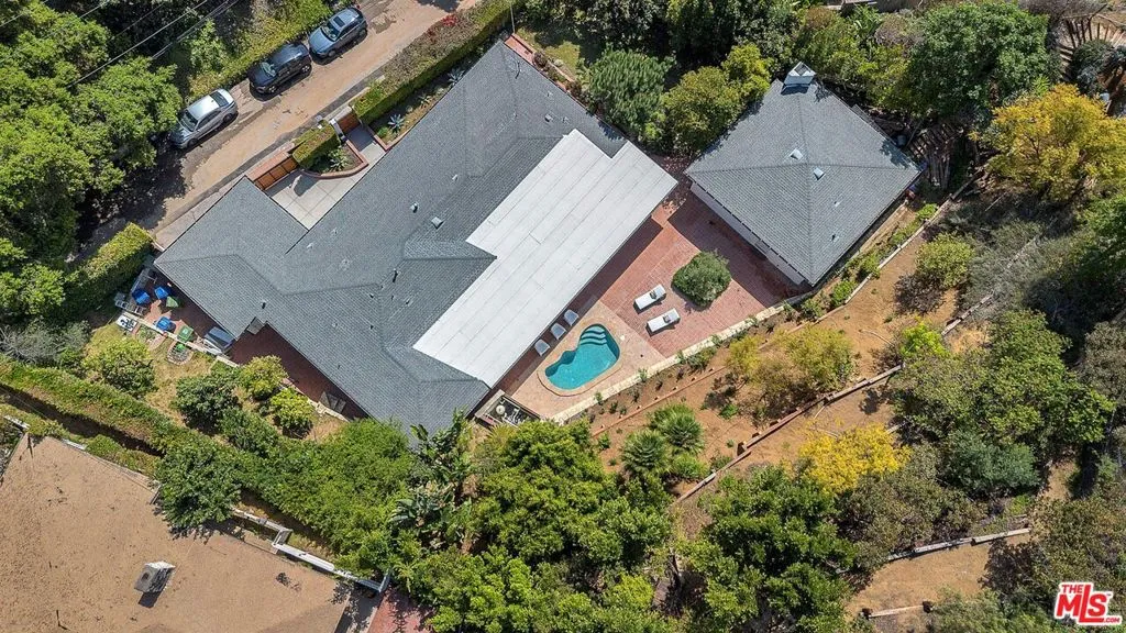 Beverly Hills, California 90210, United States, 5 Bedrooms Bedrooms, ,5 BathroomsBathrooms,Residential,Active,164028