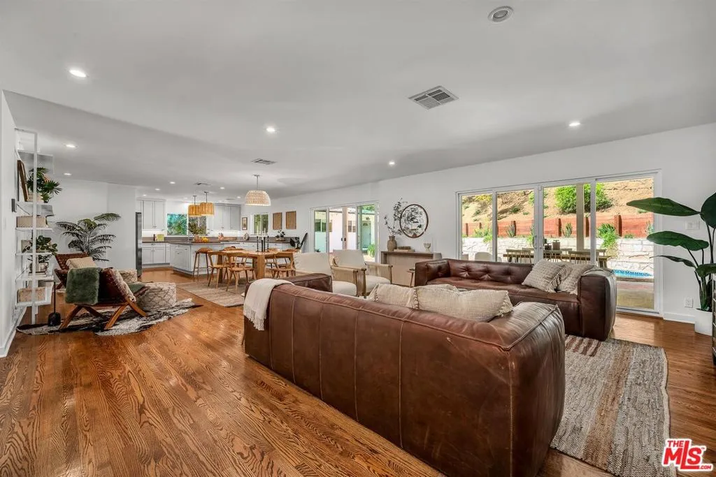 Beverly Hills, California 90210, United States, 5 Bedrooms Bedrooms, ,5 BathroomsBathrooms,Residential,Active,164028