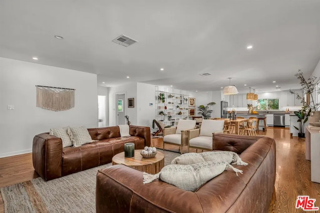 Beverly Hills, California 90210, United States, 5 Bedrooms Bedrooms, ,5 BathroomsBathrooms,Residential,Active,164028