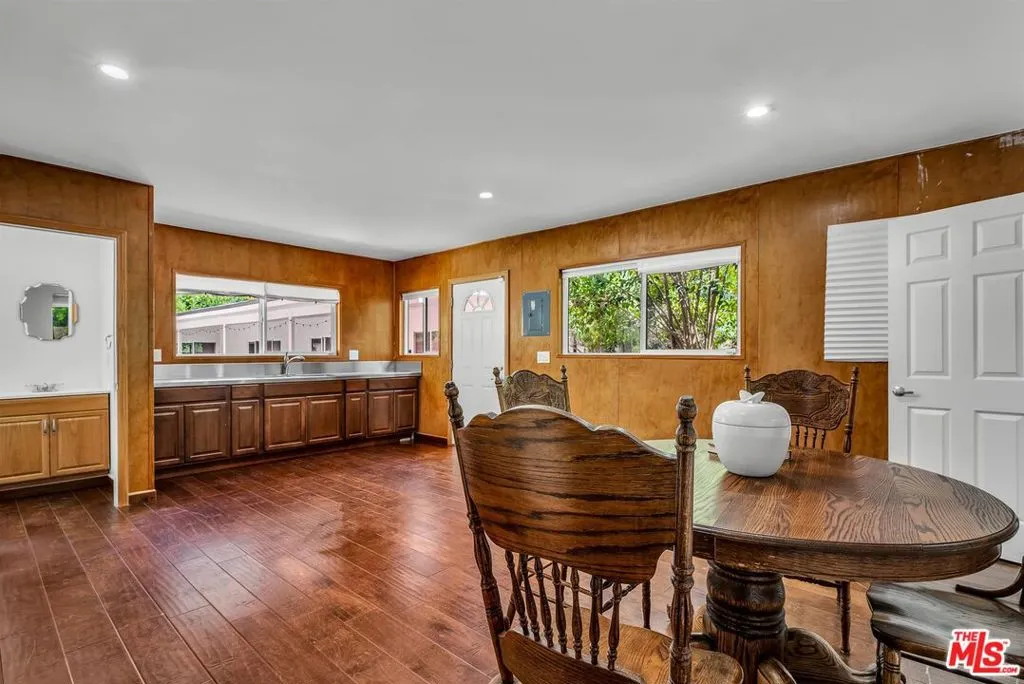 Beverly Hills, California 90210, United States, 5 Bedrooms Bedrooms, ,5 BathroomsBathrooms,Residential,Active,164028