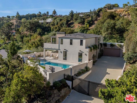 Photo of 8636 Edwin Drive, Los Angeles, CA 90046 (MLS # 26874825)