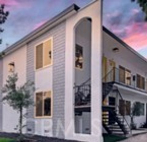 Photo of 2626 Cloverfield Blvd, Santa Monica, CA 90405 (MLS # AR25274177)