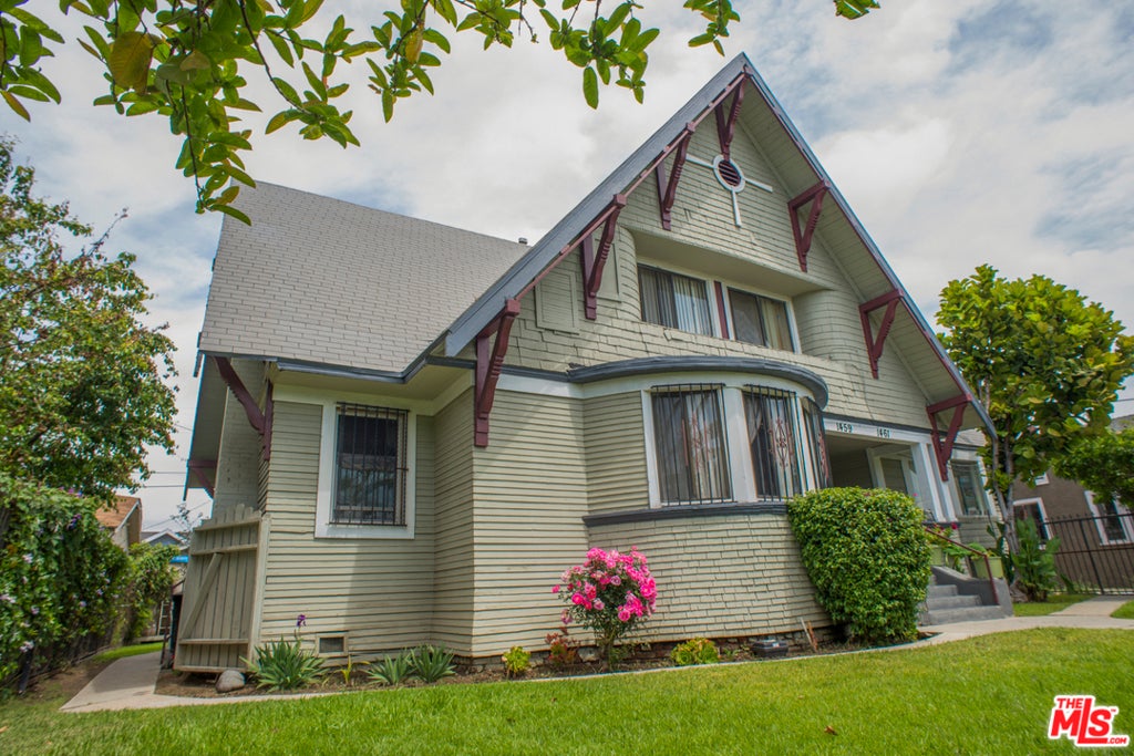 1459 W 29TH Street